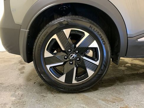 Used 2025 Nissan Kicks SV w/ SV Premium Package image 14