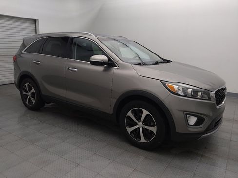 Used 2017 Kia Sorento EX image 11