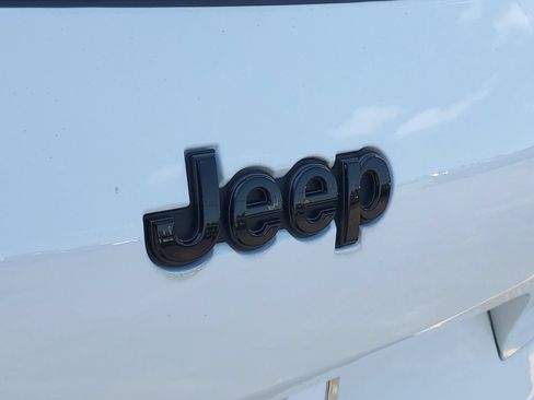 Used 2023 Jeep Grand Cherokee L Laredo AWD/4WD image 31