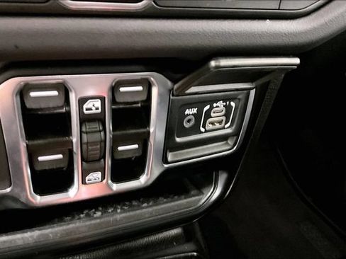 Used 2024 Jeep Gladiator Sport AWD/4WD image 15