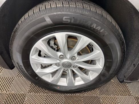 Used 2019 Chrysler Pacifica Touring-L image 32