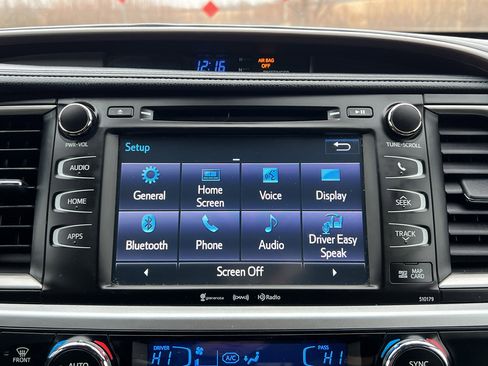 Used 2018 Toyota Highlander XLE image 25