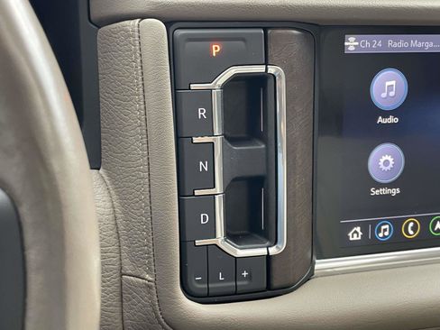 Used 2021 GMC Yukon Denali w/ Denali Premium Package RWD image 28