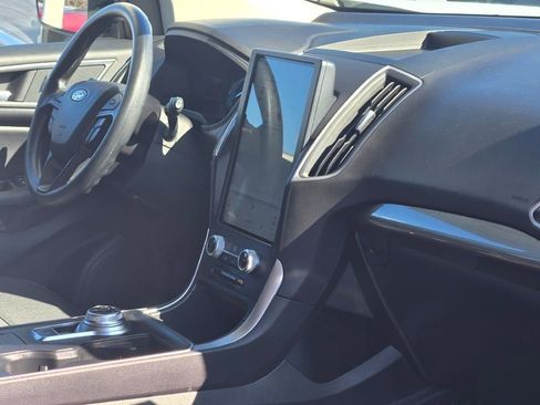 Certified 2024 Ford Edge SE w/ Black Appearance Package image 7