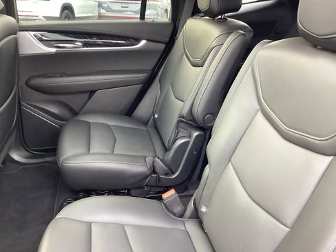 Used 2025 Cadillac XT6 Premium Luxury image 13