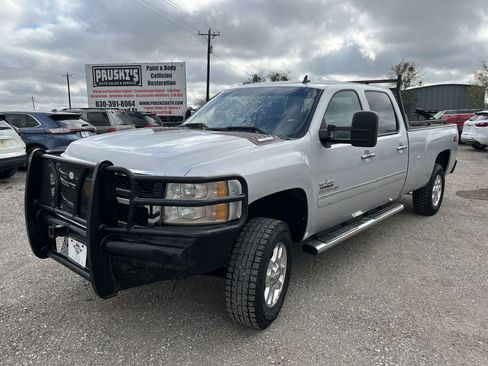 Used 2014 Chevrolet Silverado 3500 LT w/ Texas Edition image 3