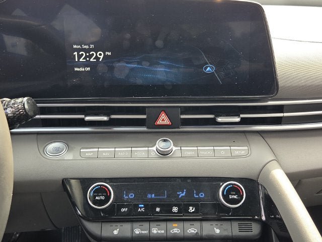 Used 2025 Hyundai Elantra SEL FWD image 25