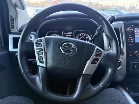 Used 2018 Nissan Titan SV w/ SV Convenience Package image 21