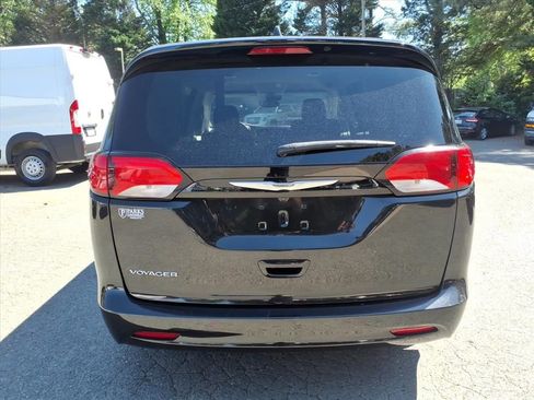 Used 2023 Chrysler Voyager LX FWD image 33