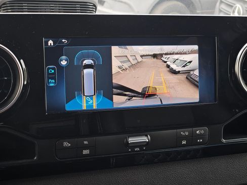 Used 2025 Mercedes-Benz Sprinter 2500 image 17