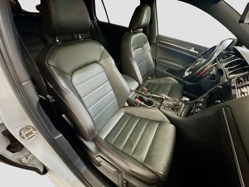 Used 2019 Volkswagen GTI SE FWD image 32
