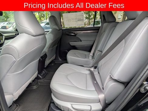 New 2026 Toyota Highlander Limited AWD/4WD image 15