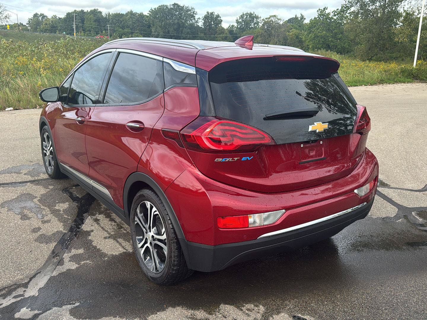Used 2021 Chevrolet Bolt Premier w/ Infotainment Package FWD image 3