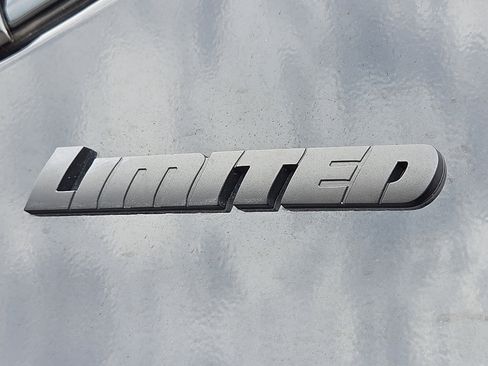 Used 2024 Toyota Tundra Limited AWD/4WD image 8