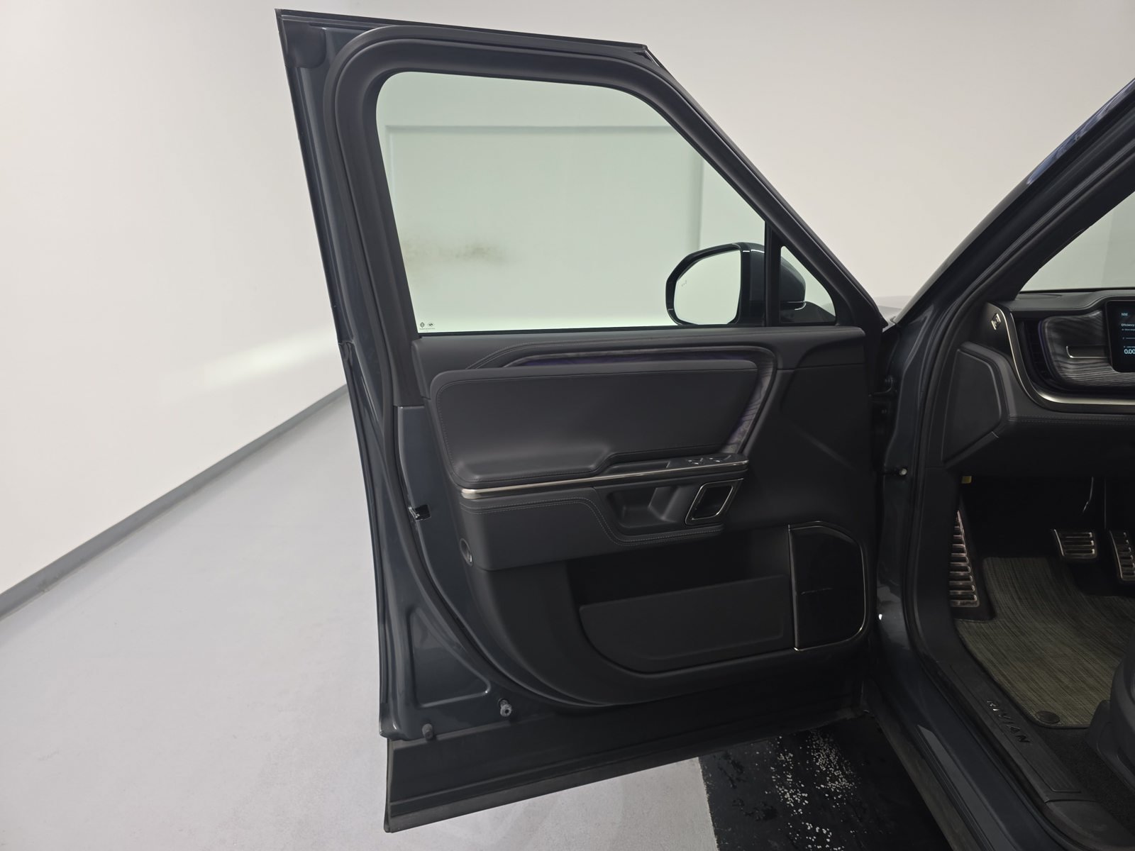 Used 2022 Rivian R1S Launch Edition Quad AWD/4WD image 16