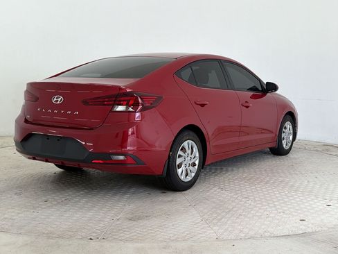 Used 2020 Hyundai Elantra SE w/ Winter Weather Package FWD image 9