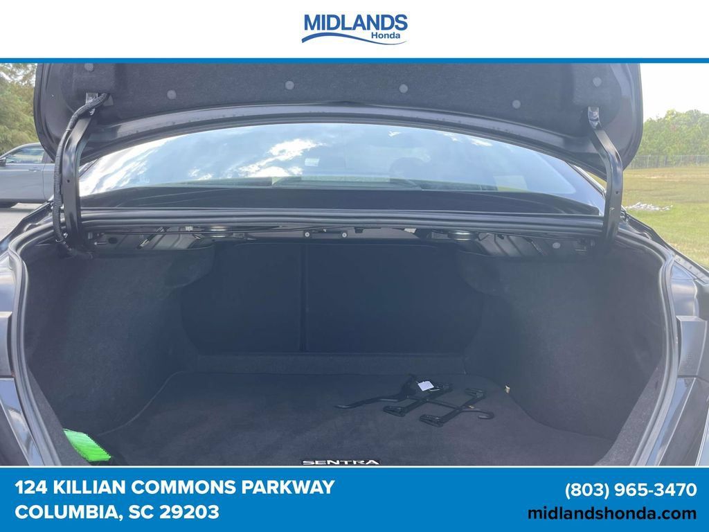 Used 2025 Nissan Sentra SV FWD image 8