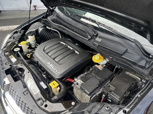 Used 2017 Dodge Grand Caravan SXT FWD image 13