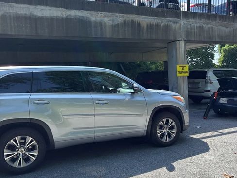 Used 2015 Toyota Highlander XLE AWD/4WD image 10