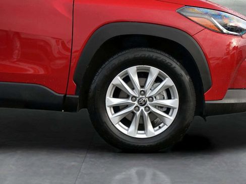 Used 2022 Toyota Corolla Cross LE image 9