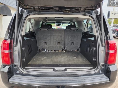Used 2017 Chevrolet Suburban LT AWD/4WD image 7