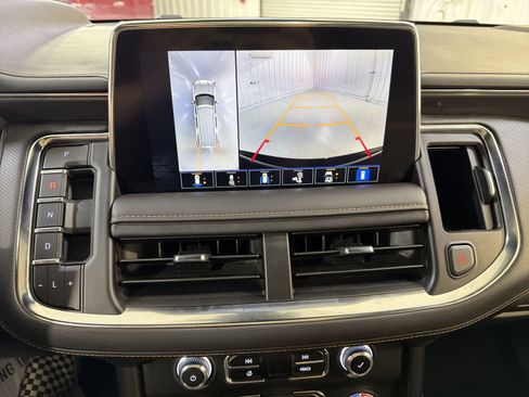 Used 2024 GMC Yukon AT4 w/ Technology Package AWD/4WD image 18