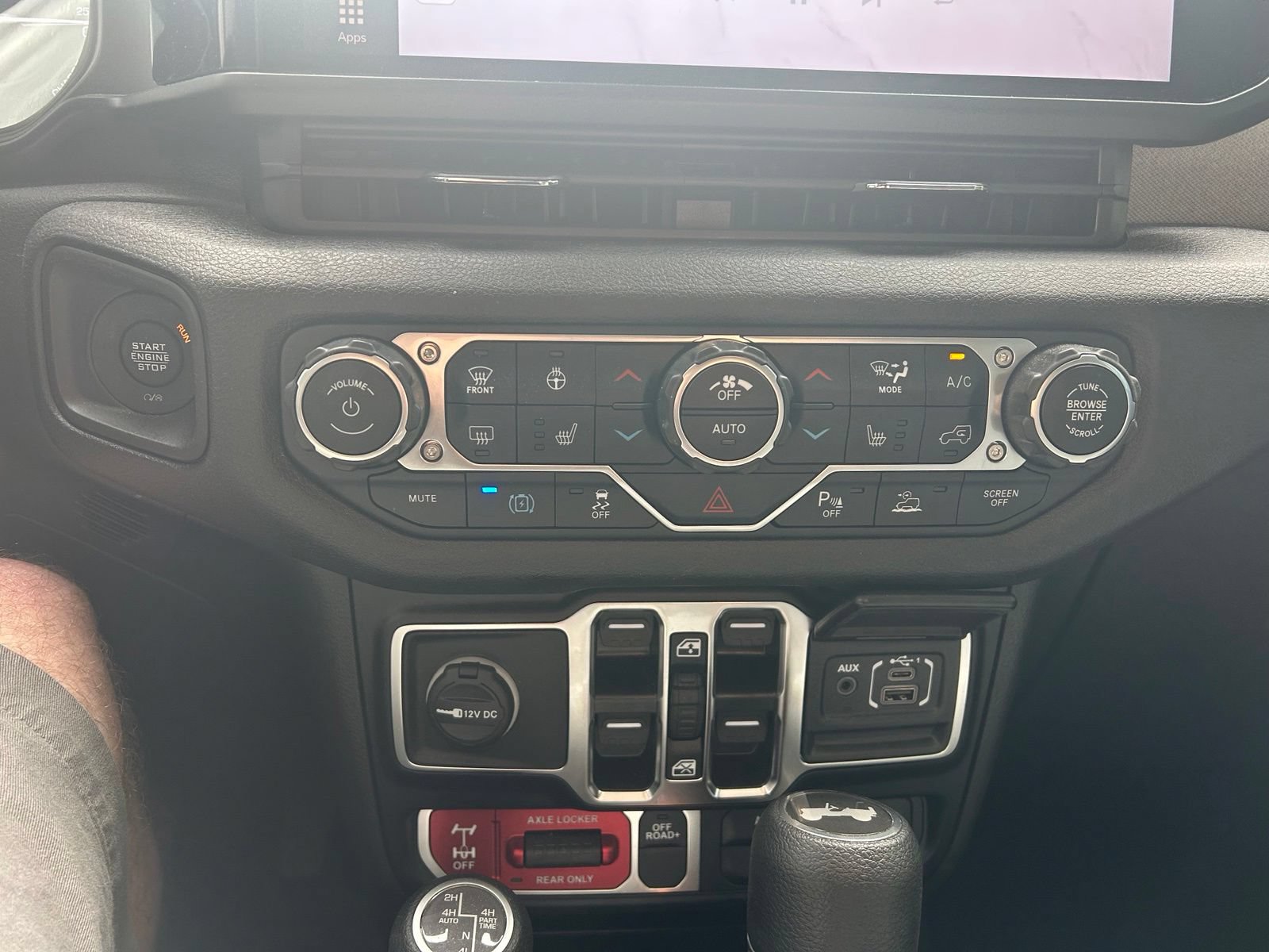 Used 2024 Jeep Wrangler Unlimited AWD/4WD image 17