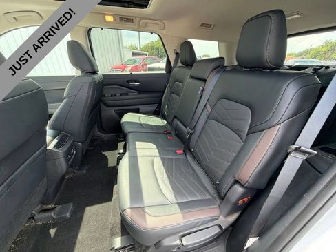 Used 2023 Nissan Pathfinder Platinum w/ Black Appearance Package AWD/4WD image 14