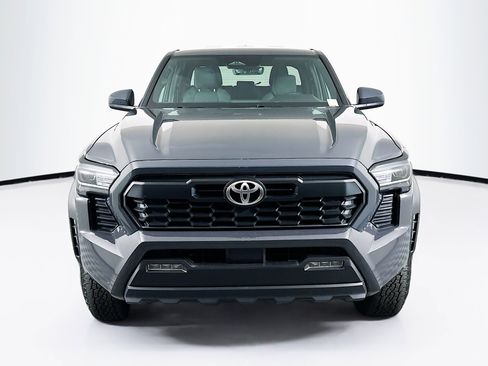 Used 2025 Toyota Tacoma TRD Off-Road AWD/4WD image 2