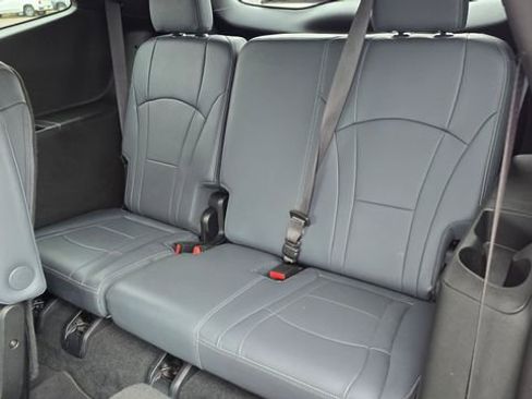 Used 2024 Buick Enclave Premium image 11