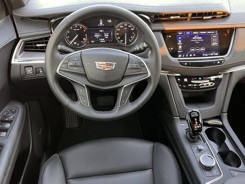 New 2026 Cadillac XT5 Luxury image 10