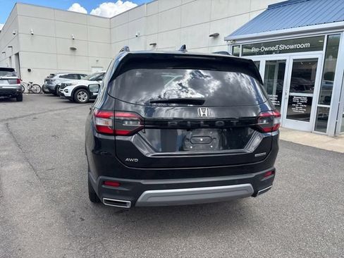 Used 2023 Honda Pilot Touring image 7