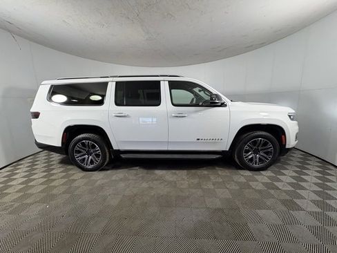 Used 2024 Jeep Wagoneer L Series II image 5