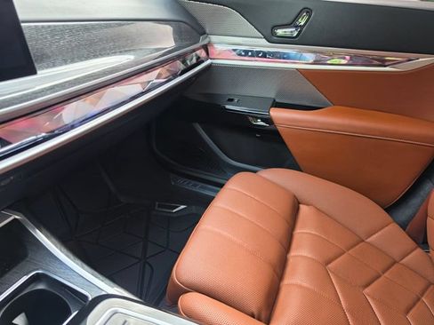 Used 2025 BMW 750e xDrive AWD/4WD image 29