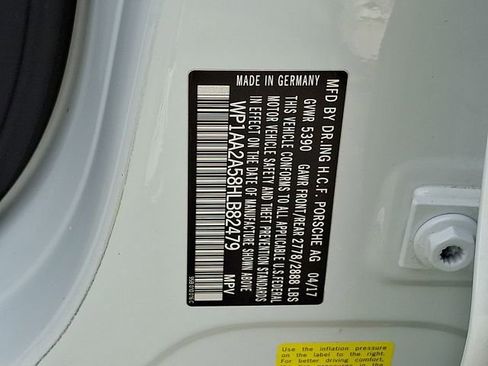 Certified 2017 Porsche Macan image 29