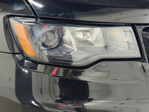 Used 2018 Jeep Grand Cherokee Laredo image 9