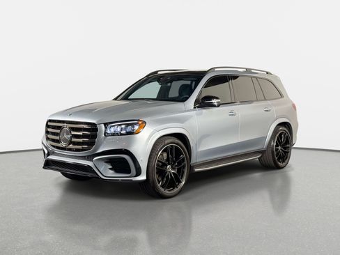 Used 2025 Mercedes-Benz GLS 580 4MATIC image 7