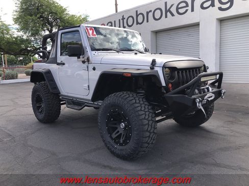 Used 2012 Jeep Wrangler Rubicon w/ Connectivity Group AWD/4WD image 2
