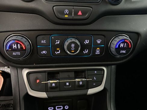 Used 2023 GMC Terrain SLE w/ Driver Convenience Package image 18