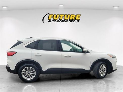 Certified 2021 Ford Escape SE image 3