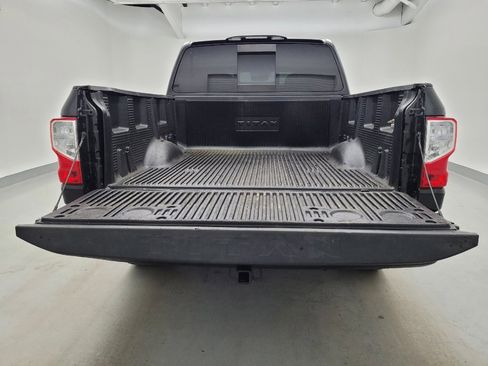 Used 2018 Nissan Titan SV w/ SV Convenience Package RWD image 29