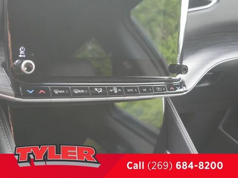 Used 2024 Jeep Wagoneer L Series II w/ Flexible Seating Group AWD/4WD image 29