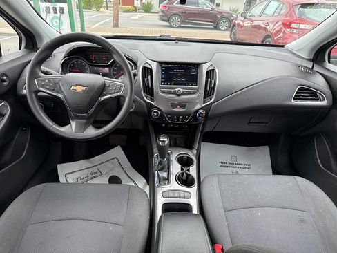 Used 2019 Chevrolet Cruze LT w/ Convenience Package FWD image 11