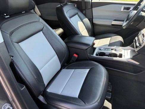 Used 2024 Ford Explorer XLT w/ Equipment Group 202A image 12