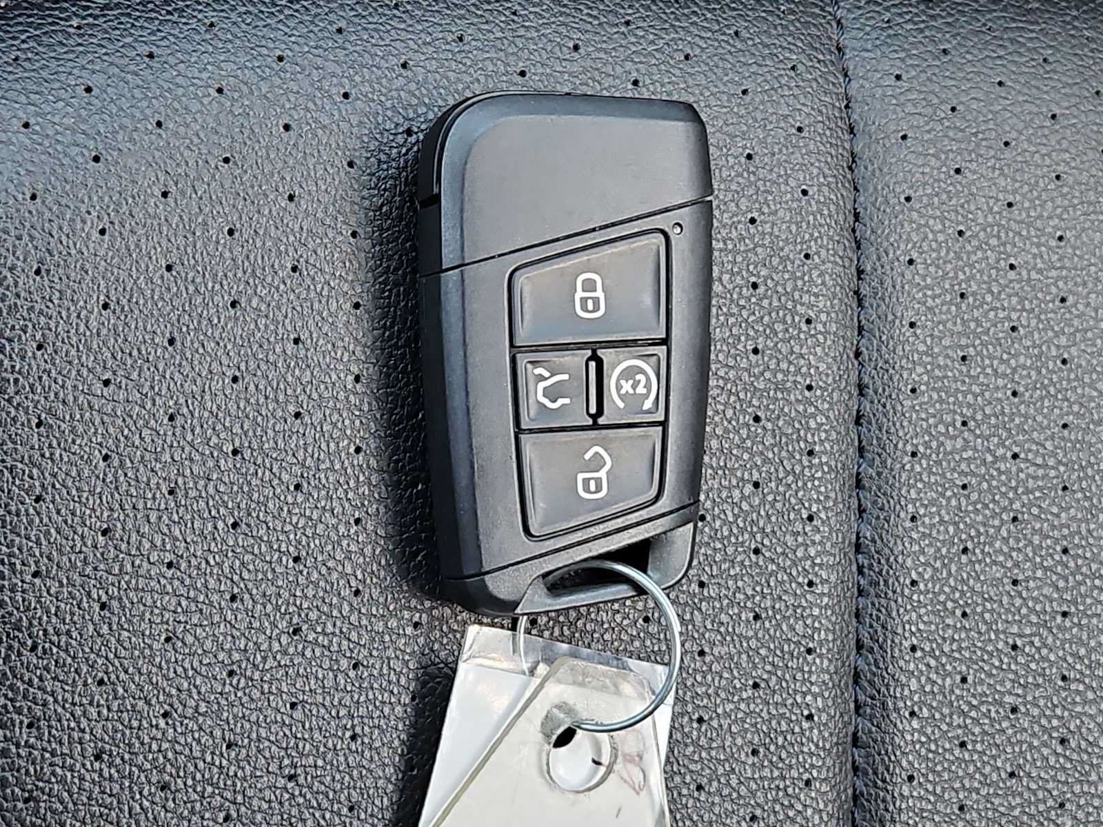Used 2024 Volkswagen Tiguan SE AWD/4WD image 34