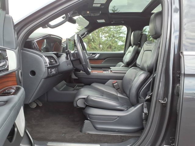 Used 2022 Lincoln Navigator L Reserve AWD/4WD image 13
