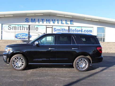 Used 2023 Ford Expedition Platinum image 2