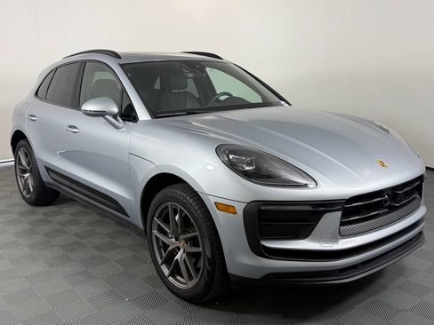 Certified 2025 Porsche Macan AWD/4WD image 9