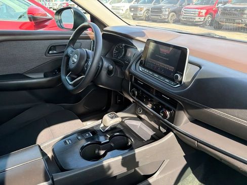 Used 2023 Nissan Rogue S FWD image 9