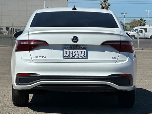 Used 2024 Volkswagen Jetta SE image 4